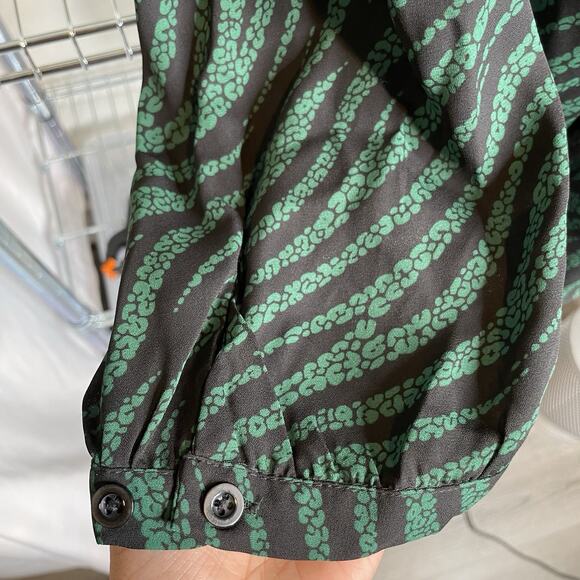 Torrid Women's‎ Green Georgette Lace Leopard Blouse Size 4X Flowy Going Out - Picture 10 of 12